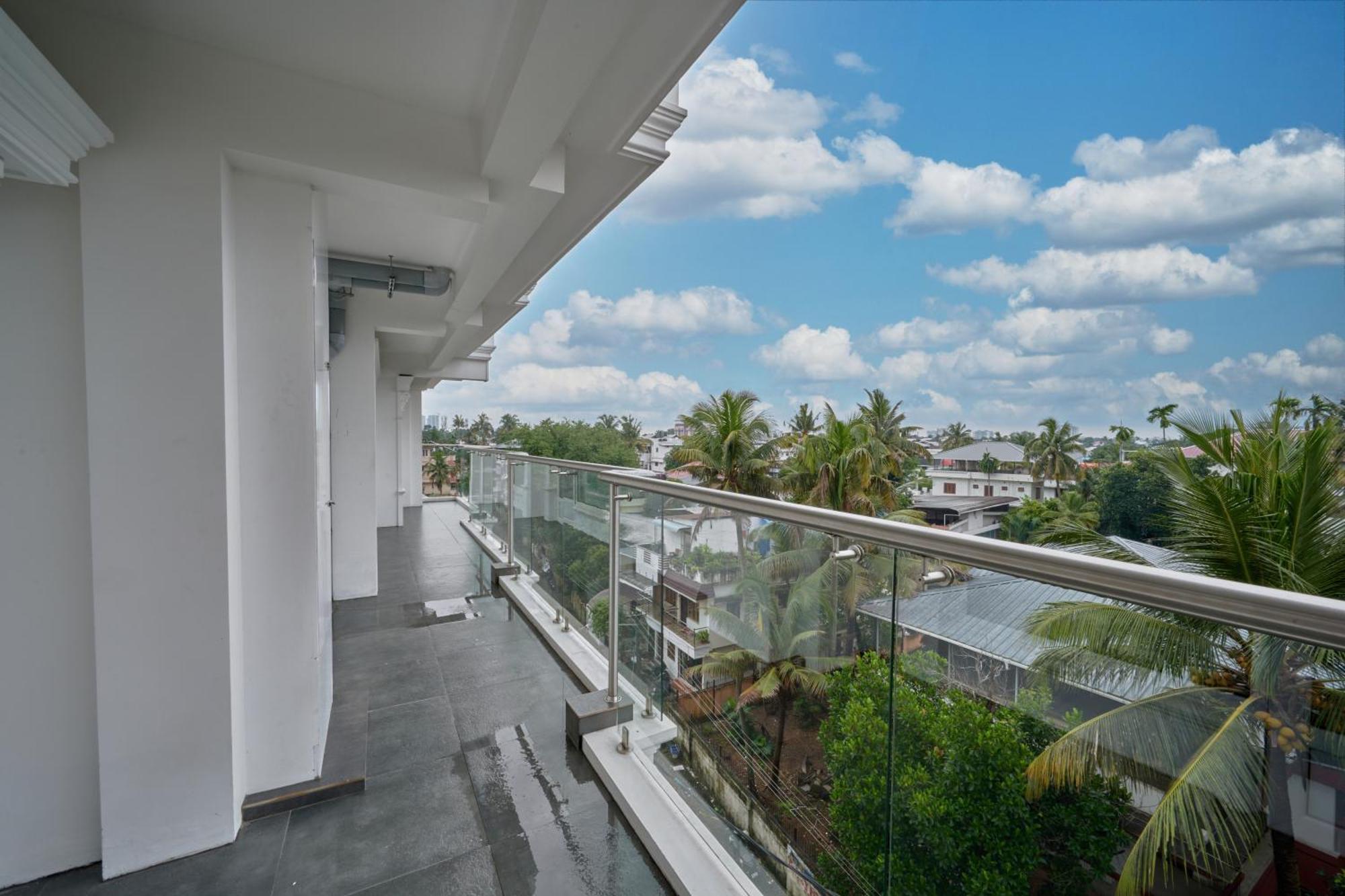 Hotel Q-White Crescent à Kochi Extérieur photo